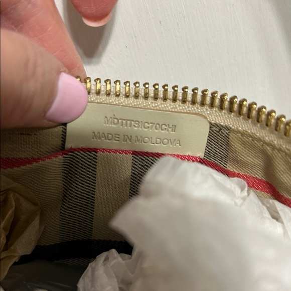 Burberry Cream Leather Tassel Chain crossbody bag - Picture 8 of 8